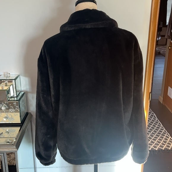 Hollister Faux Fur Plush Zip Up Jacket Medium. - Picture 5 of 7